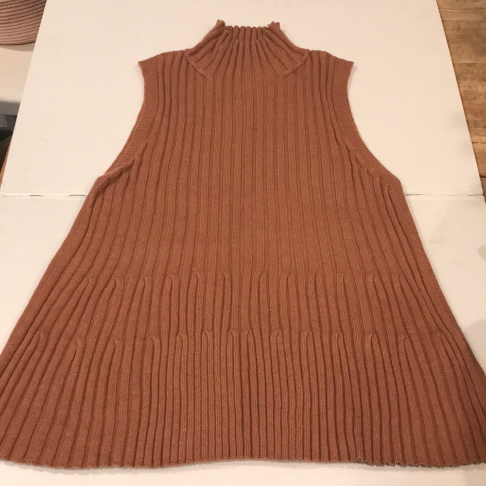 ❤️ Discounted* Moth Sleeveless mock turtleneck